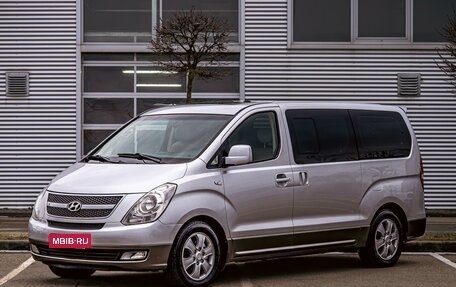 Hyundai Grand Starex Grand Starex I рестайлинг 2, 2015 год, 1 395 000 рублей, 1 фотография
