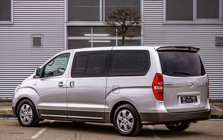 Hyundai Grand Starex Grand Starex I рестайлинг 2, 2015 год, 1 395 000 рублей, 4 фотография