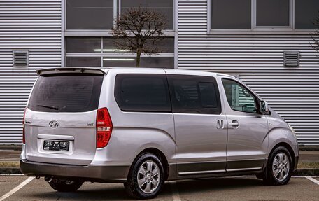 Hyundai Grand Starex Grand Starex I рестайлинг 2, 2015 год, 1 395 000 рублей, 6 фотография