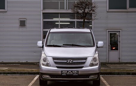 Hyundai Grand Starex Grand Starex I рестайлинг 2, 2015 год, 1 395 000 рублей, 2 фотография