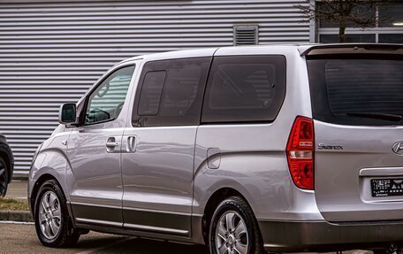 Hyundai Grand Starex Grand Starex I рестайлинг 2, 2015 год, 1 395 000 рублей, 9 фотография
