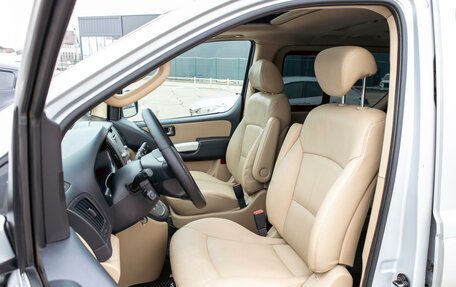 Hyundai Grand Starex Grand Starex I рестайлинг 2, 2015 год, 1 395 000 рублей, 11 фотография