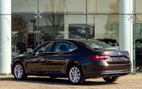 Skoda Superb III рестайлинг, 2018 год, 1 735 000 рублей, 4 фотография