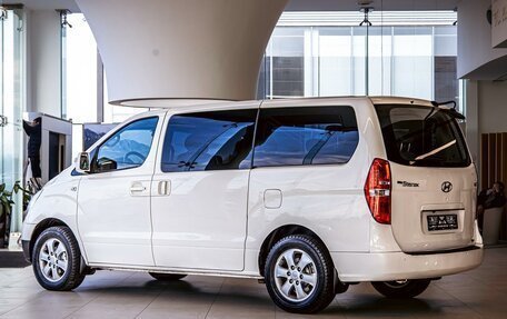 Hyundai Grand Starex Grand Starex I рестайлинг 2, 2015 год, 1 895 000 рублей, 4 фотография