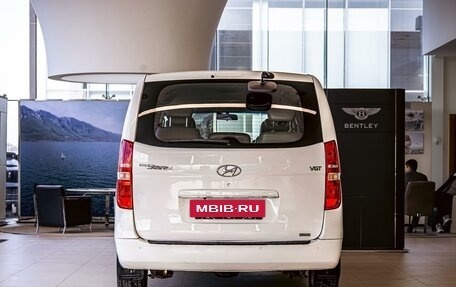 Hyundai Grand Starex Grand Starex I рестайлинг 2, 2015 год, 1 895 000 рублей, 5 фотография