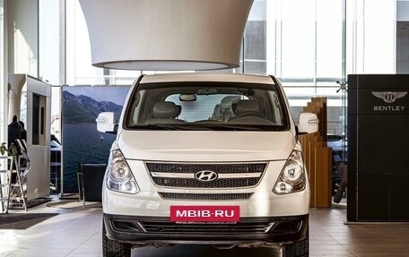 Hyundai Grand Starex Grand Starex I рестайлинг 2, 2015 год, 1 895 000 рублей, 2 фотография