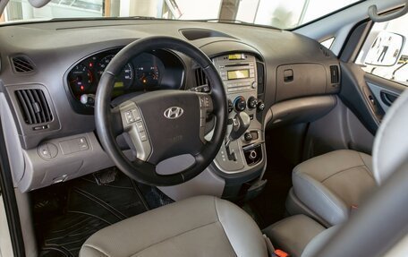 Hyundai Grand Starex Grand Starex I рестайлинг 2, 2015 год, 1 895 000 рублей, 12 фотография