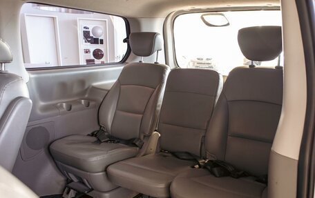 Hyundai Grand Starex Grand Starex I рестайлинг 2, 2015 год, 1 895 000 рублей, 17 фотография