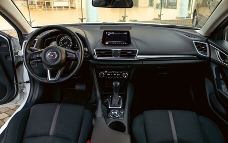 Mazda 3, 2018 год, 1 375 000 рублей, 16 фотография