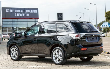 Mitsubishi Outlander III рестайлинг 3, 2014 год, 1 385 000 рублей, 4 фотография
