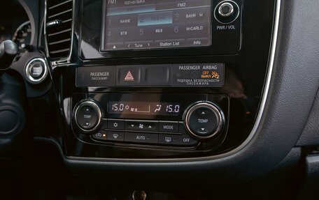Mitsubishi Outlander III рестайлинг 3, 2014 год, 1 385 000 рублей, 15 фотография