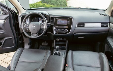 Mitsubishi Outlander III рестайлинг 3, 2014 год, 1 385 000 рублей, 16 фотография