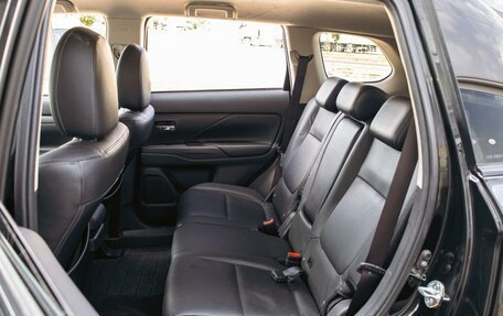Mitsubishi Outlander III рестайлинг 3, 2014 год, 1 385 000 рублей, 17 фотография