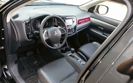 Mitsubishi Outlander III рестайлинг 3, 2014 год, 1 385 000 рублей, 13 фотография