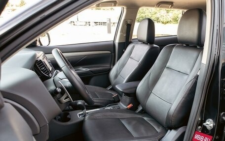 Mitsubishi Outlander III рестайлинг 3, 2014 год, 1 385 000 рублей, 11 фотография