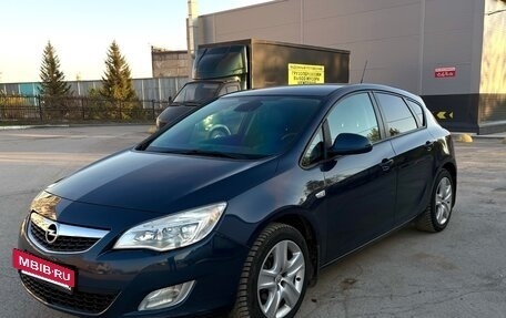 Opel Astra J, 2011 год, 830 000 рублей, 4 фотография