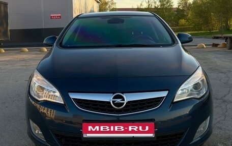 Opel Astra J, 2011 год, 830 000 рублей, 2 фотография