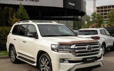 Toyota Land Cruiser 200, 2017 год, 7 398 000 рублей, 2 фотография