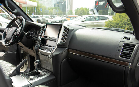 Toyota Land Cruiser 200, 2017 год, 7 398 000 рублей, 7 фотография