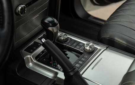 Toyota Land Cruiser 200, 2017 год, 7 398 000 рублей, 15 фотография