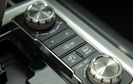 Toyota Land Cruiser 200, 2017 год, 7 398 000 рублей, 20 фотография
