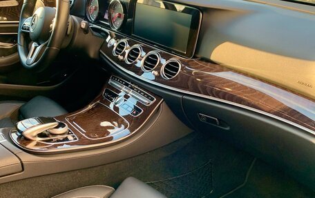 Mercedes-Benz E-Класс, 2019 год, 3 850 000 рублей, 8 фотография