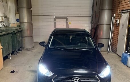 Hyundai Solaris II рестайлинг, 2017 год, 1 300 000 рублей, 2 фотография