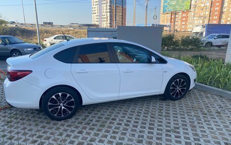 Opel Astra J, 2013 год, 900 000 рублей, 3 фотография
