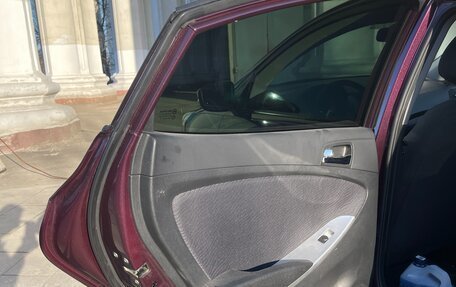 Hyundai Solaris II рестайлинг, 2011 год, 1 045 000 рублей, 19 фотография