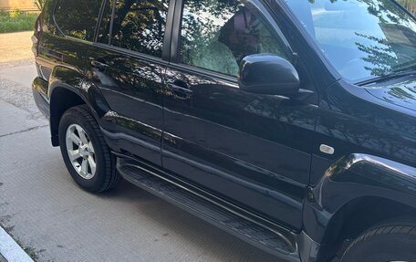 Toyota Land Cruiser Prado 120 рестайлинг, 2004 год, 1 900 000 рублей, 3 фотография