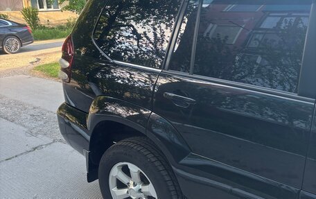 Toyota Land Cruiser Prado 120 рестайлинг, 2004 год, 1 900 000 рублей, 4 фотография