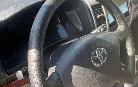 Toyota Land Cruiser Prado 120 рестайлинг, 2004 год, 1 900 000 рублей, 32 фотография