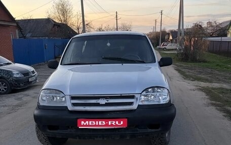 Chevrolet Niva I рестайлинг, 2003 год, 199 000 рублей, 1 фотография