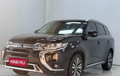 Mitsubishi Outlander III рестайлинг 3, 2022 год, 2 100 000 рублей, 1 фотография