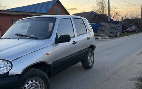 Chevrolet Niva I рестайлинг, 2003 год, 199 000 рублей, 2 фотография