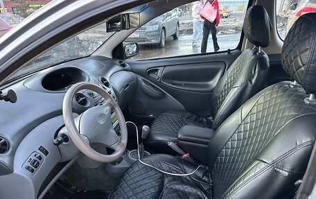 Toyota Yaris I рестайлинг, 2000 год, 210 000 рублей, 2 фотография