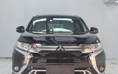 Mitsubishi Outlander III рестайлинг 3, 2022 год, 2 100 000 рублей, 2 фотография