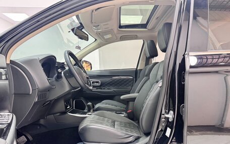 Mitsubishi Outlander III рестайлинг 3, 2022 год, 2 100 000 рублей, 10 фотография