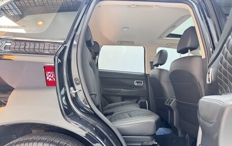 Mitsubishi Outlander III рестайлинг 3, 2022 год, 2 100 000 рублей, 13 фотография