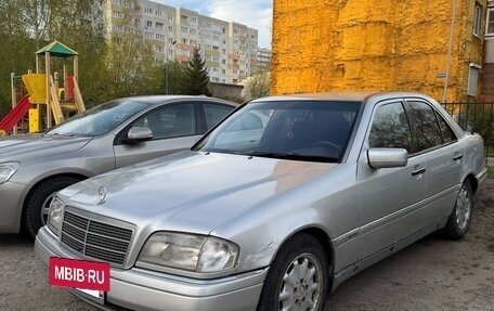 Mercedes-Benz C-Класс, 1993 год, 330 000 рублей, 2 фотография