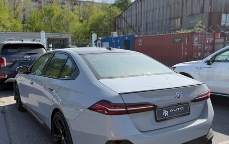 BMW 5 серия, 2024 год, 6 450 000 рублей, 2 фотография