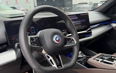 BMW 5 серия, 2024 год, 6 450 000 рублей, 14 фотография