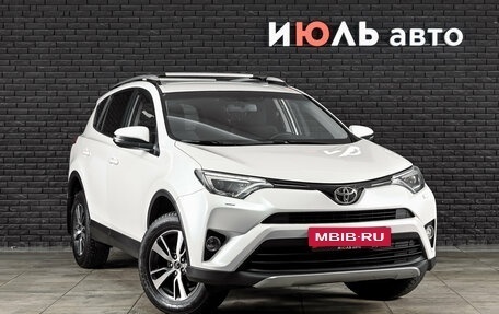 Toyota RAV4, 2018 год, 2 390 000 рублей, 4 фотография