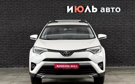 Toyota RAV4, 2018 год, 2 390 000 рублей, 3 фотография