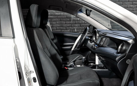 Toyota RAV4, 2018 год, 2 390 000 рублей, 12 фотография