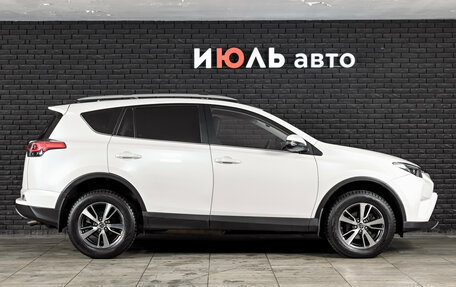 Toyota RAV4, 2018 год, 2 390 000 рублей, 10 фотография
