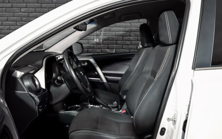 Toyota RAV4, 2018 год, 2 390 000 рублей, 11 фотография