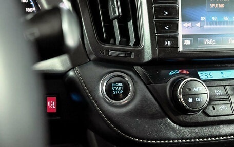 Toyota RAV4, 2018 год, 2 390 000 рублей, 16 фотография