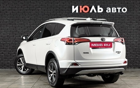 Toyota RAV4, 2018 год, 2 390 000 рублей, 8 фотография