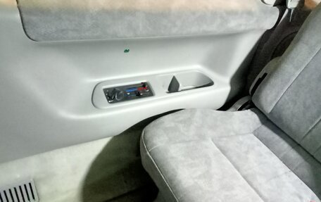 Mazda Bongo Friendee i рестайлинг, 2001 год, 680 000 рублей, 19 фотография